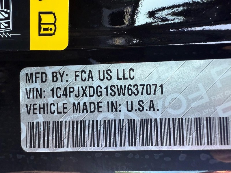 Jeep Wrangler Vehicle Full-screen Gallery Image 31