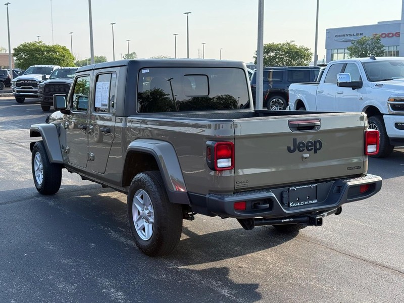 Jeep Gladiator Vehicle Full-screen Gallery Image 5