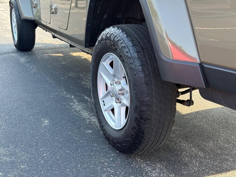 Jeep Gladiator Vehicle Full-screen Gallery Image 6