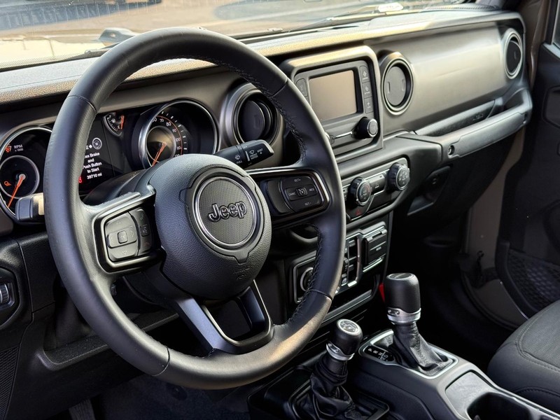 Jeep Gladiator Vehicle Full-screen Gallery Image 19