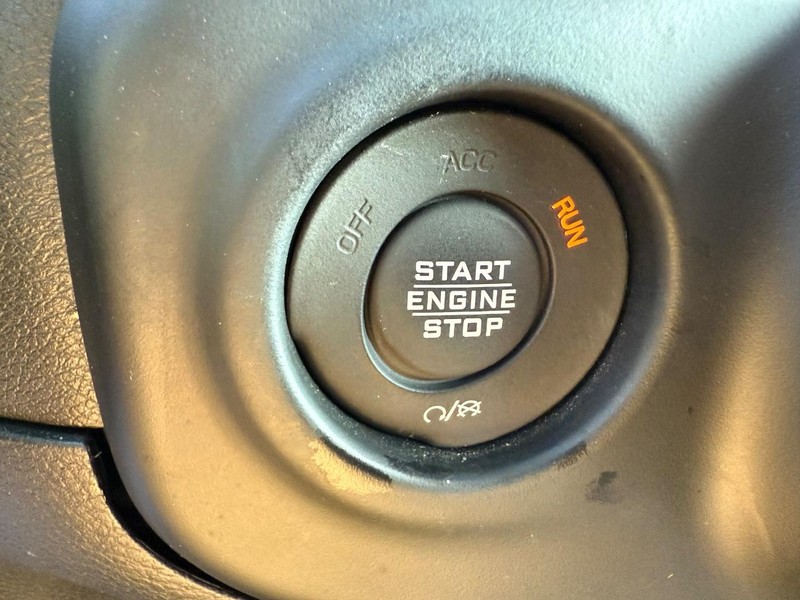 Jeep Gladiator Vehicle Full-screen Gallery Image 22