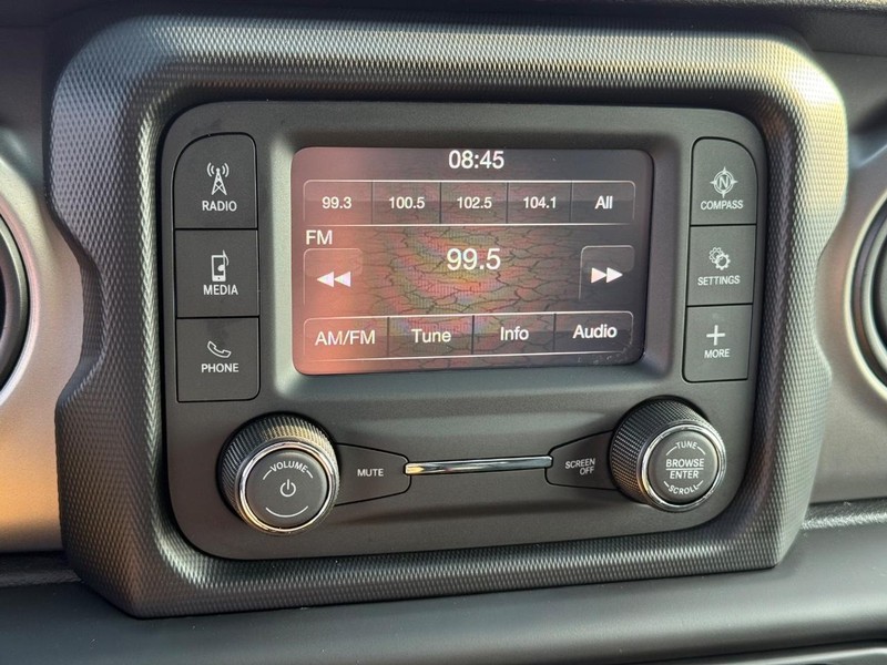 Jeep Gladiator Vehicle Full-screen Gallery Image 23