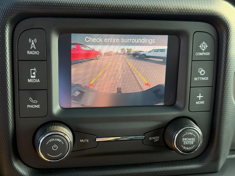 Jeep Gladiator Vehicle Full-screen Gallery Image 24