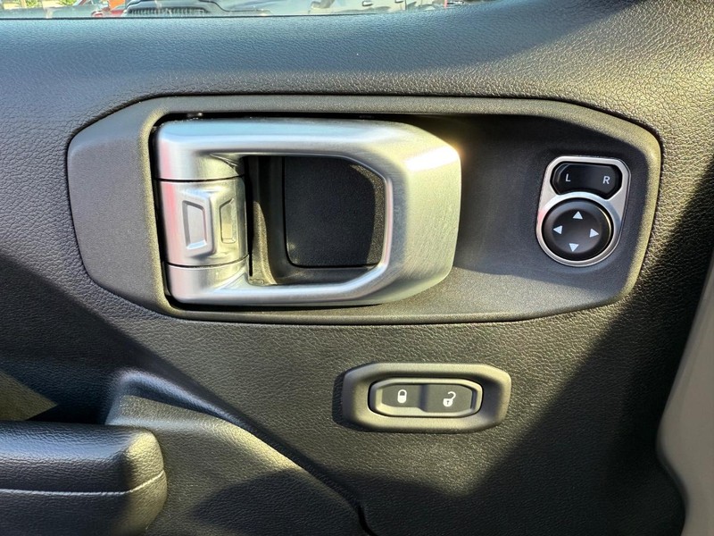 Jeep Gladiator Vehicle Full-screen Gallery Image 30