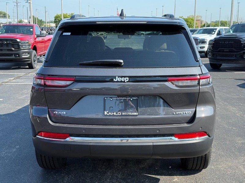 Jeep Grand Cherokee Vehicle Full-screen Gallery Image 4