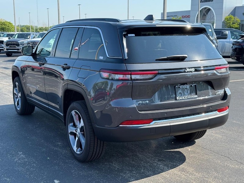 Jeep Grand Cherokee Vehicle Full-screen Gallery Image 5