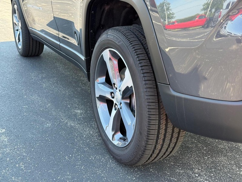 Jeep Grand Cherokee Vehicle Full-screen Gallery Image 6