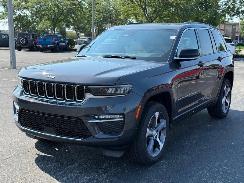 Jeep Grand Cherokee Vehicle Full-screen Gallery Image 9