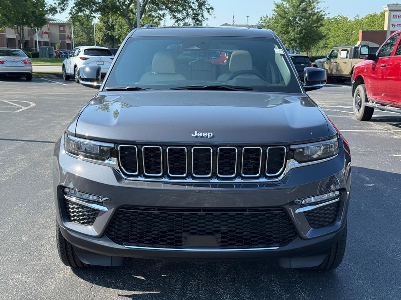 Jeep Grand Cherokee Vehicle Full-screen Gallery Image 10