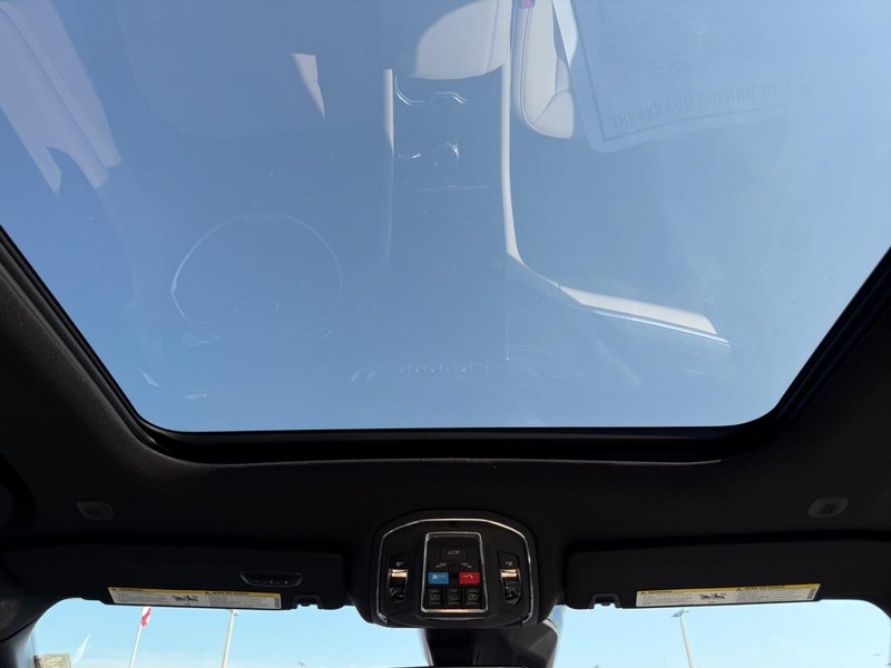 Jeep Grand Cherokee Vehicle Full-screen Gallery Image 13