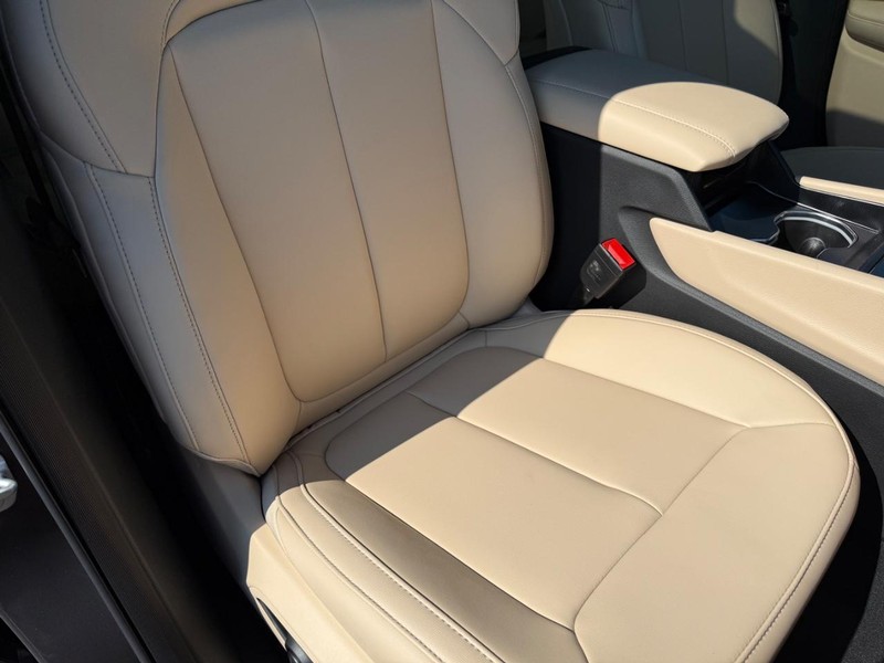 Jeep Grand Cherokee Vehicle Full-screen Gallery Image 17