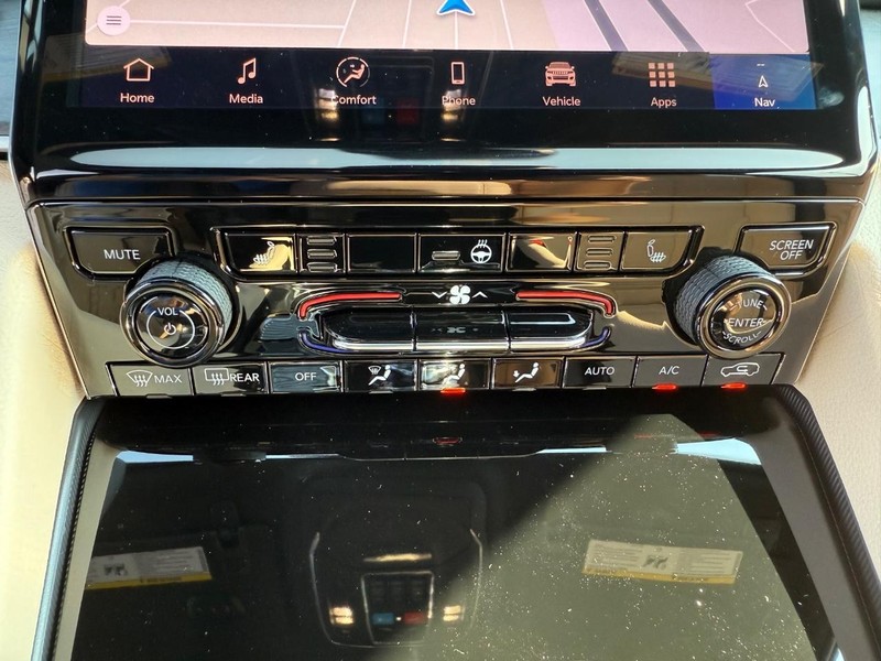 Jeep Grand Cherokee Vehicle Full-screen Gallery Image 27