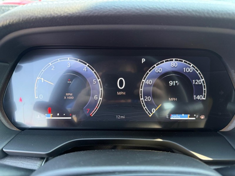 Jeep Grand Cherokee Vehicle Full-screen Gallery Image 31