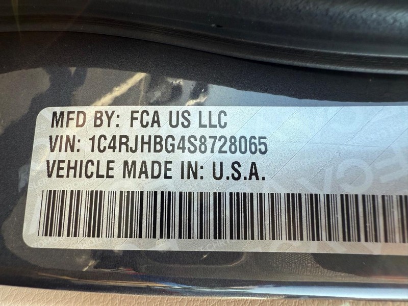 Jeep Grand Cherokee Vehicle Full-screen Gallery Image 34