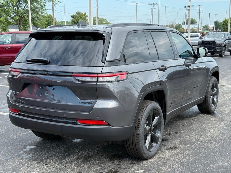 Jeep Grand Cherokee Vehicle Full-screen Gallery Image 3