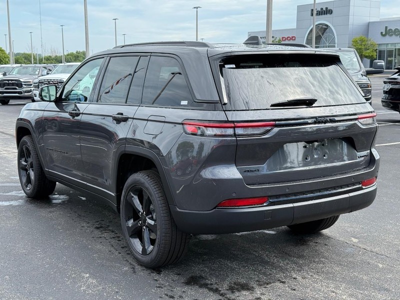 Jeep Grand Cherokee Vehicle Full-screen Gallery Image 5