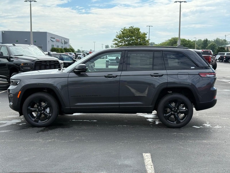 Jeep Grand Cherokee Vehicle Full-screen Gallery Image 9