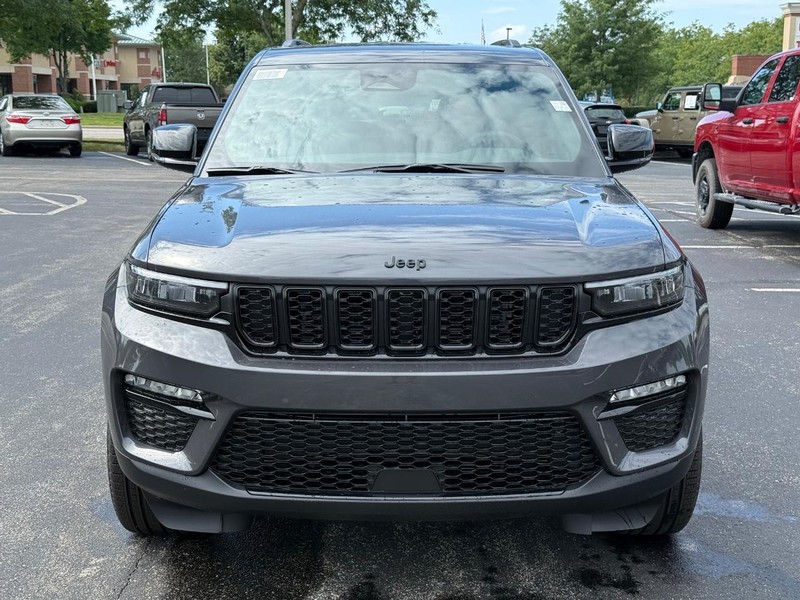 Jeep Grand Cherokee Vehicle Full-screen Gallery Image 11