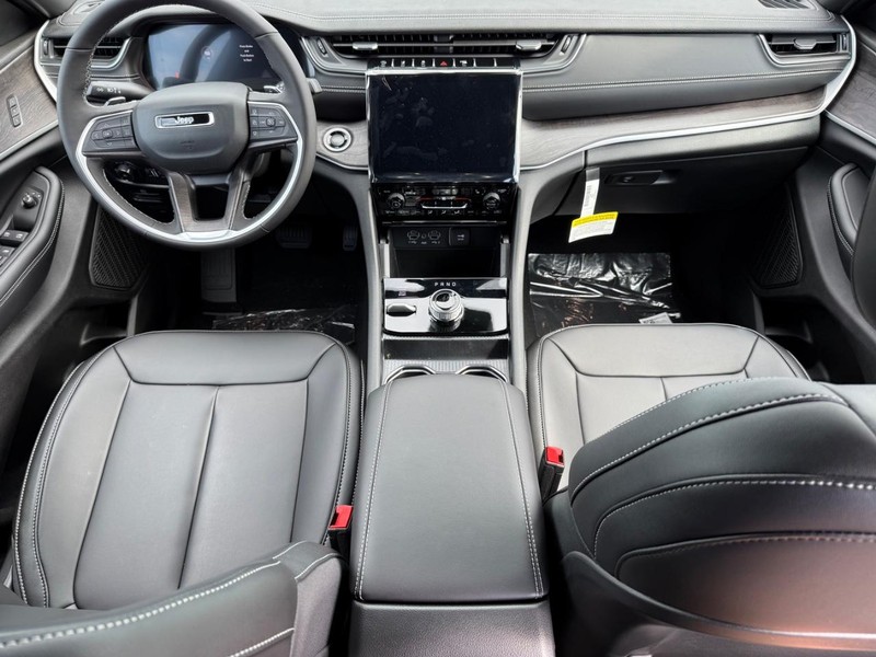 Jeep Grand Cherokee Vehicle Full-screen Gallery Image 14