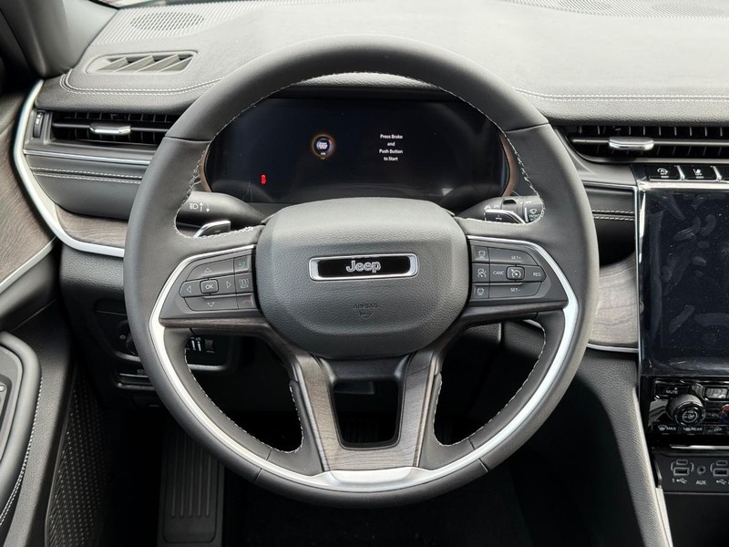 Jeep Grand Cherokee Vehicle Full-screen Gallery Image 15