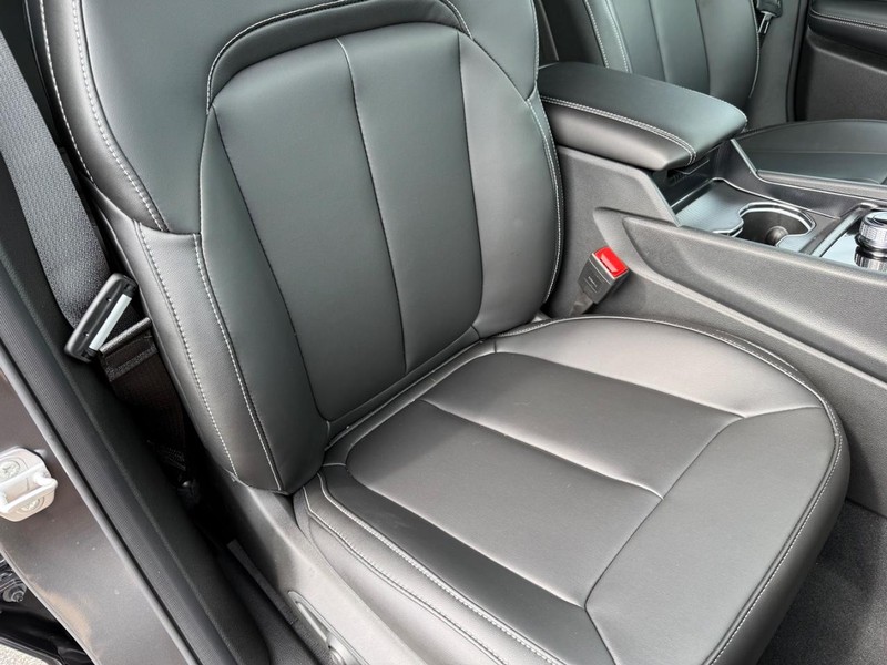 Jeep Grand Cherokee Vehicle Full-screen Gallery Image 17