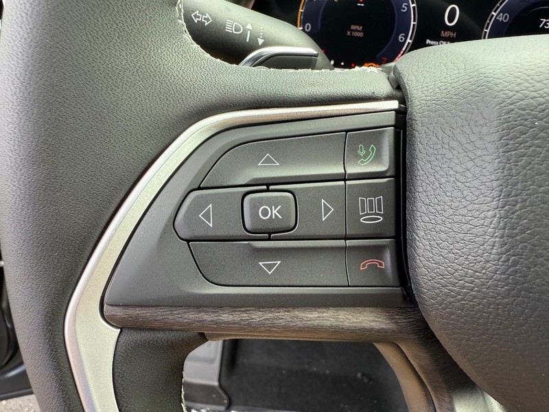 Jeep Grand Cherokee Vehicle Full-screen Gallery Image 21