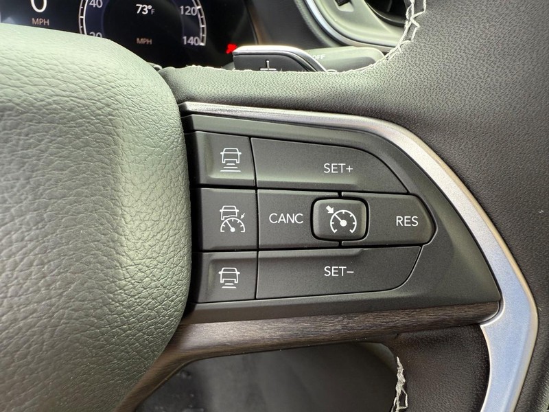 Jeep Grand Cherokee Vehicle Full-screen Gallery Image 22