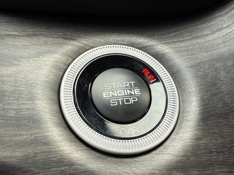 Jeep Grand Cherokee Vehicle Full-screen Gallery Image 23