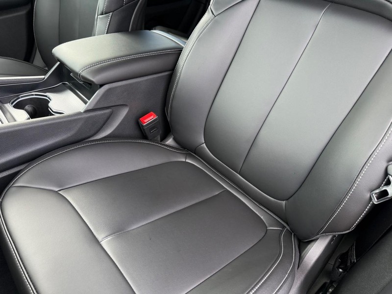 Jeep Grand Cherokee Vehicle Full-screen Gallery Image 32