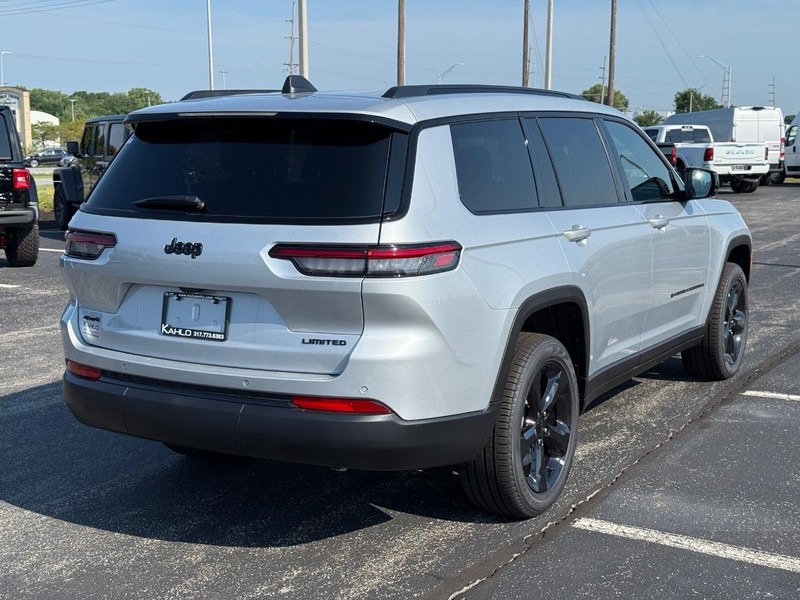 Jeep Grand Cherokee L Vehicle Full-screen Gallery Image 3