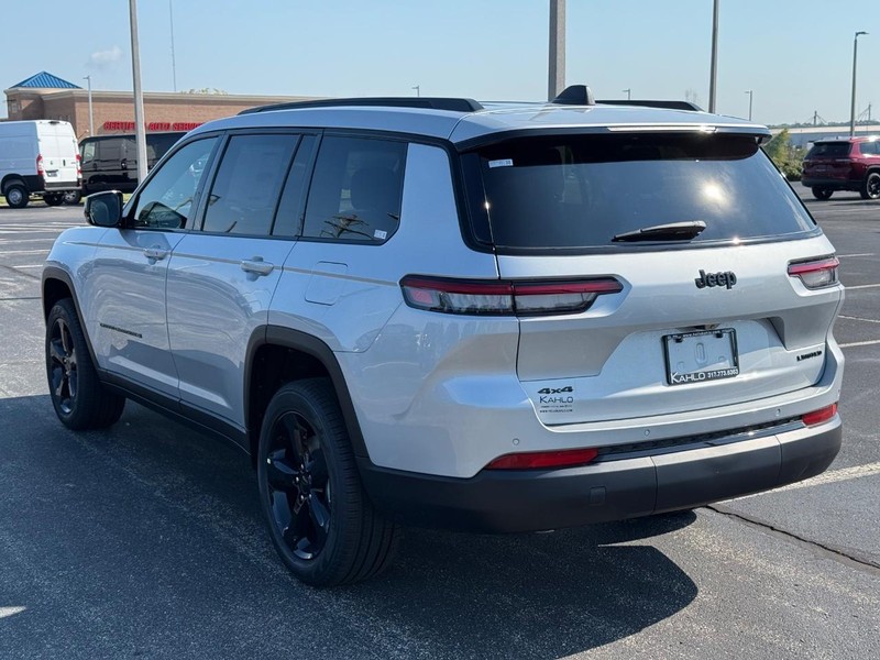 Jeep Grand Cherokee L Vehicle Full-screen Gallery Image 5