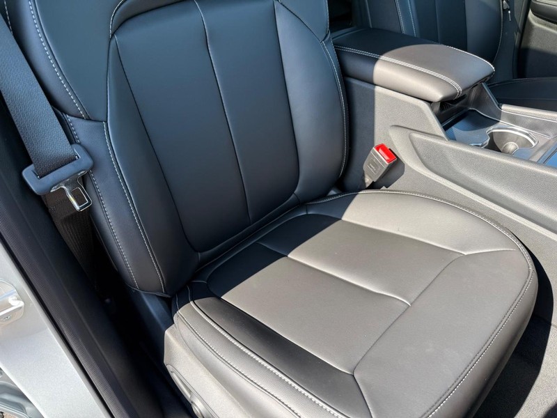 Jeep Grand Cherokee L Vehicle Full-screen Gallery Image 18