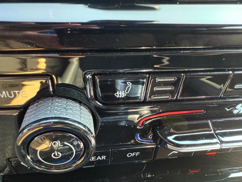 Jeep Grand Cherokee L Vehicle Full-screen Gallery Image 25