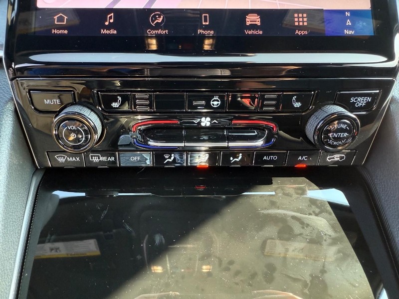 Jeep Grand Cherokee L Vehicle Full-screen Gallery Image 28