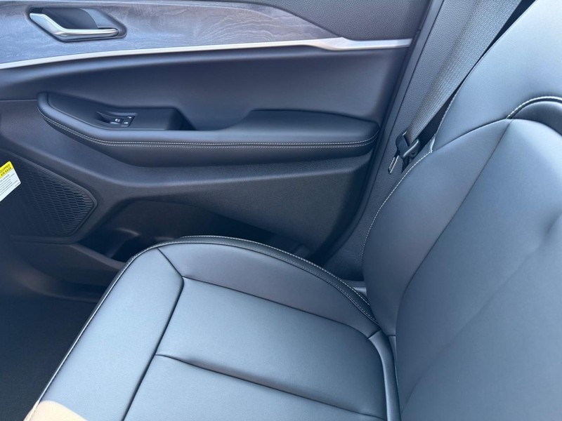 Jeep Grand Cherokee L Vehicle Full-screen Gallery Image 30