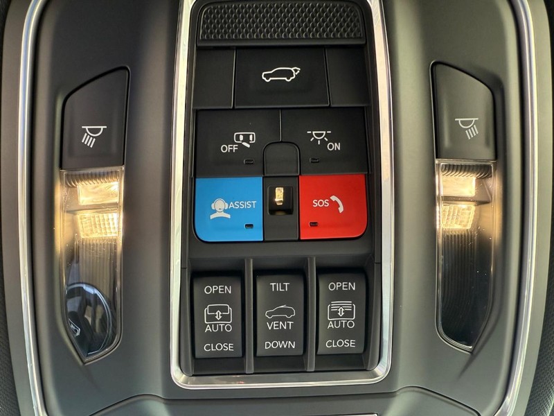 Jeep Grand Cherokee L Vehicle Full-screen Gallery Image 31