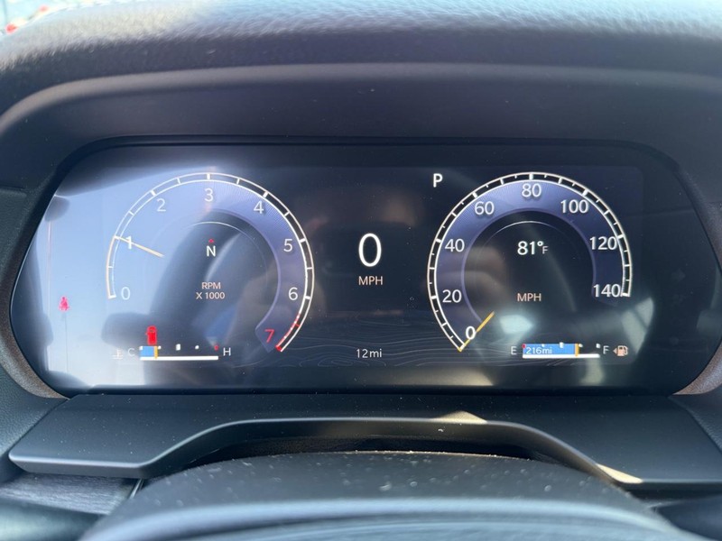 Jeep Grand Cherokee L Vehicle Full-screen Gallery Image 32