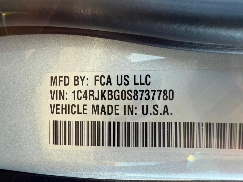 Jeep Grand Cherokee L Vehicle Full-screen Gallery Image 35