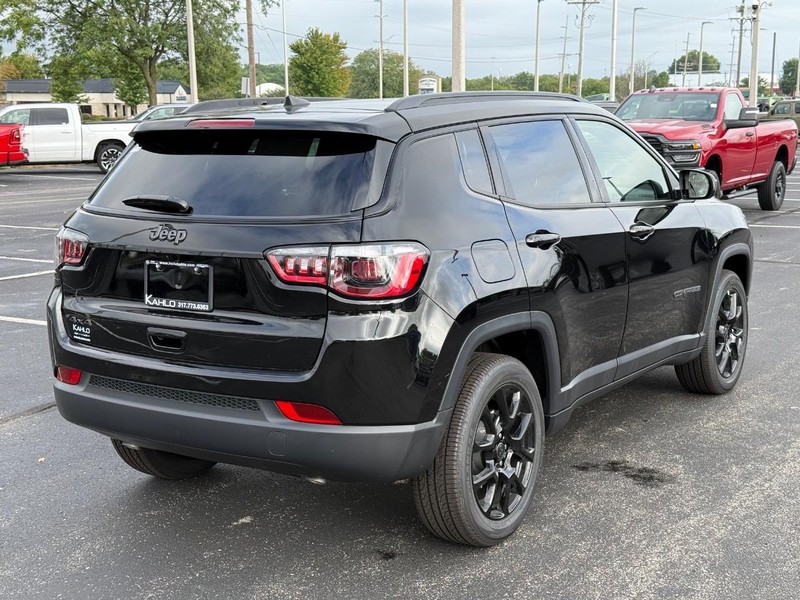 Jeep Compass Vehicle Full-screen Gallery Image 3