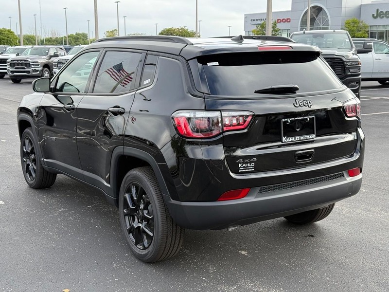 Jeep Compass Vehicle Full-screen Gallery Image 5