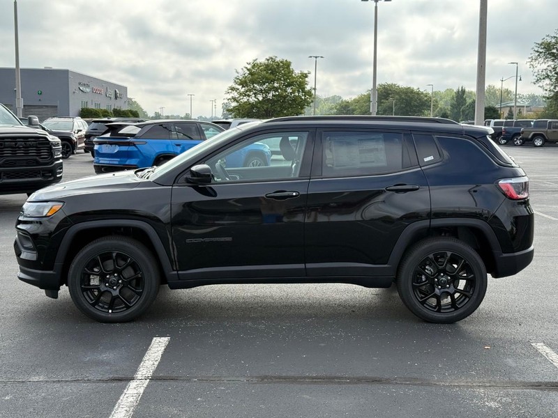 Jeep Compass Vehicle Full-screen Gallery Image 9