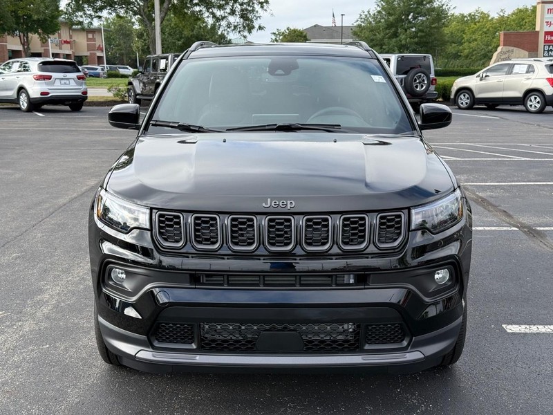 Jeep Compass Vehicle Full-screen Gallery Image 11