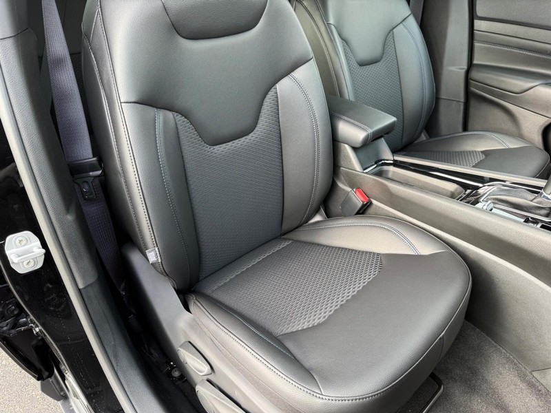 Jeep Compass Vehicle Full-screen Gallery Image 17