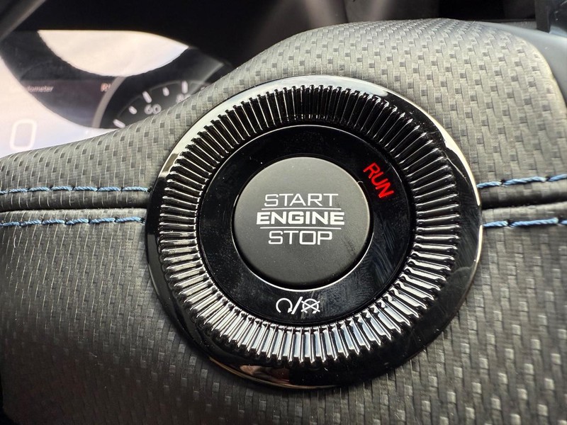 Jeep Compass Vehicle Full-screen Gallery Image 23