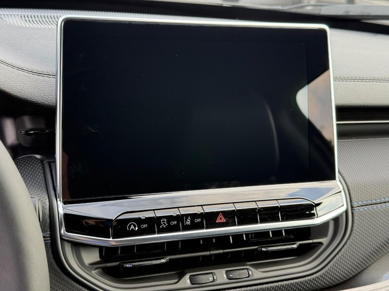 Jeep Compass Vehicle Full-screen Gallery Image 24