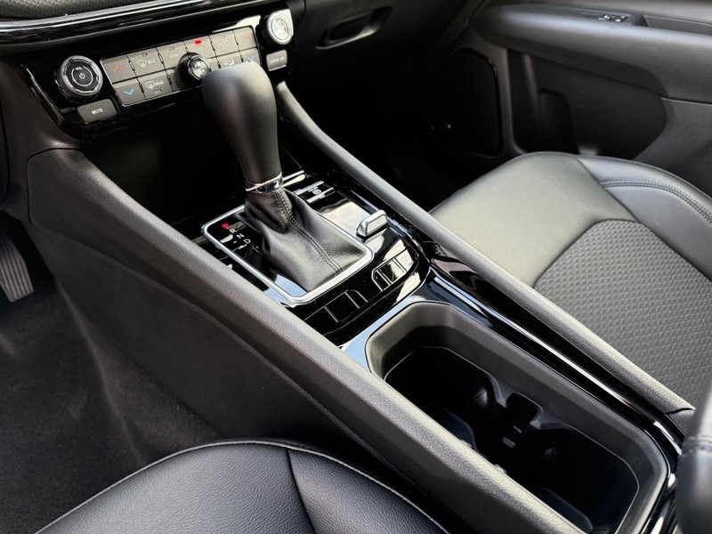 Jeep Compass Vehicle Full-screen Gallery Image 26