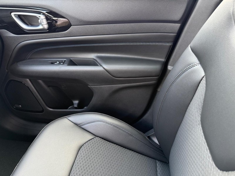 Jeep Compass Vehicle Full-screen Gallery Image 27