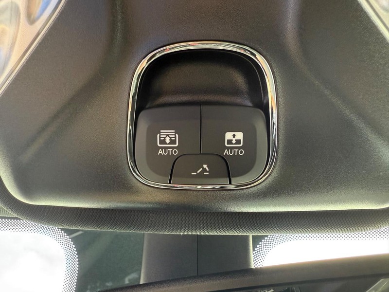 Jeep Compass Vehicle Full-screen Gallery Image 28