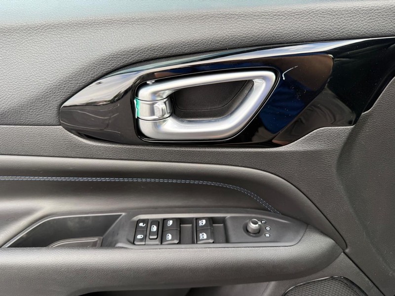 Jeep Compass Vehicle Full-screen Gallery Image 31