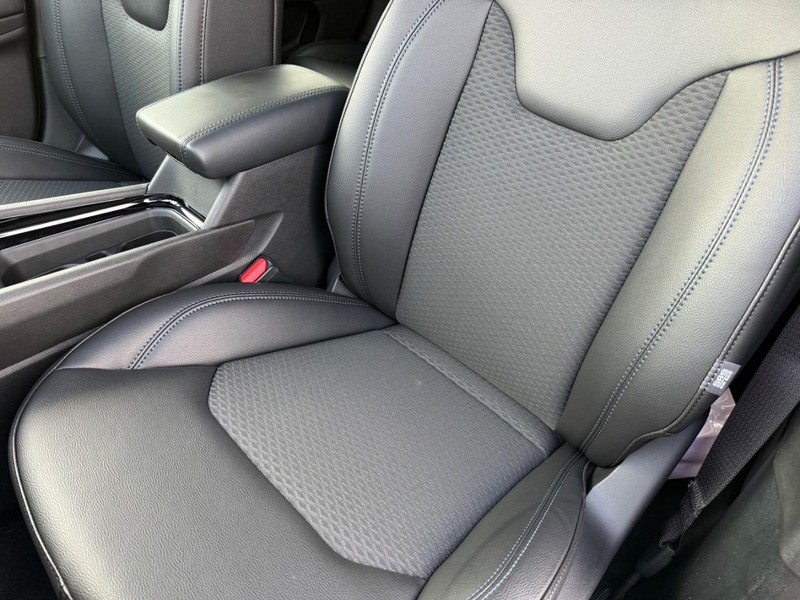 Jeep Compass Vehicle Full-screen Gallery Image 32